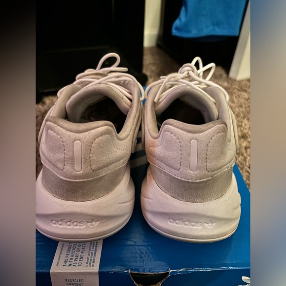 Women’s Ozelia White Adidas - Picture 6 of 8